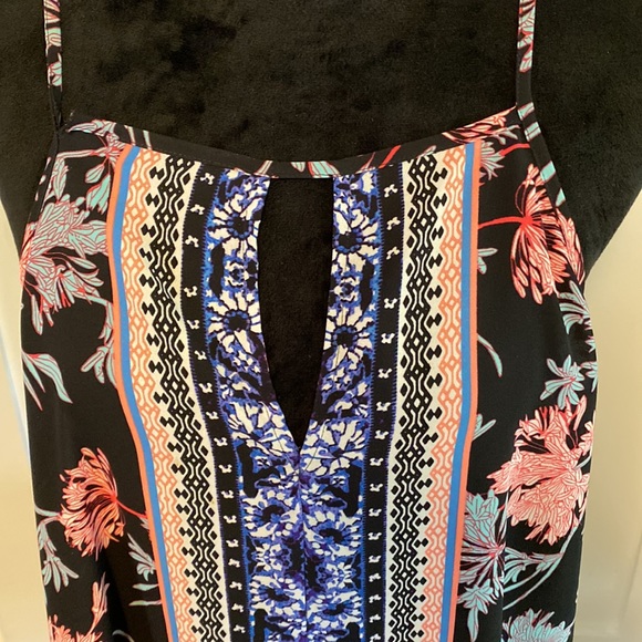 Express Asymmetrical Hem Blouse - Picture 2 of 7